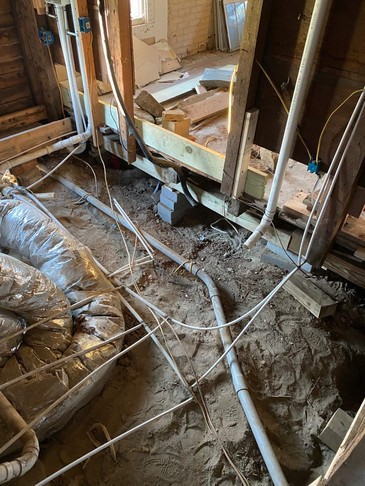 Temporary shoring under the living room before the old girder was cut out
